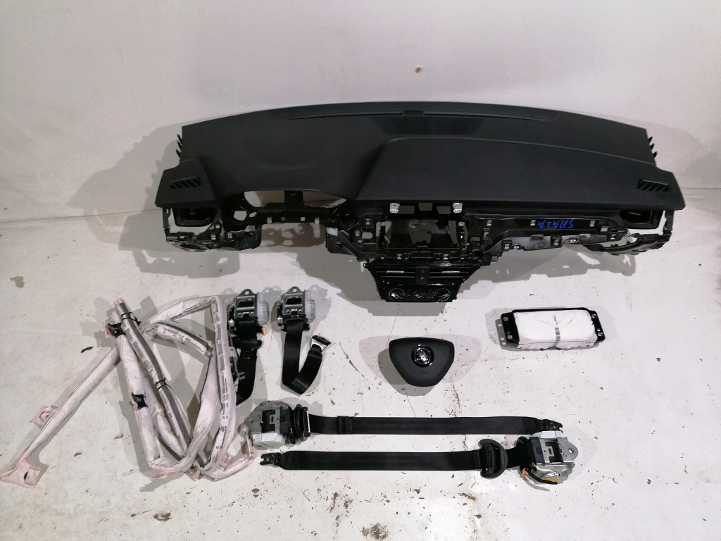 фото №1, Skoda scala приборная панель консоль подушка безопасности ремни шторки безопасности