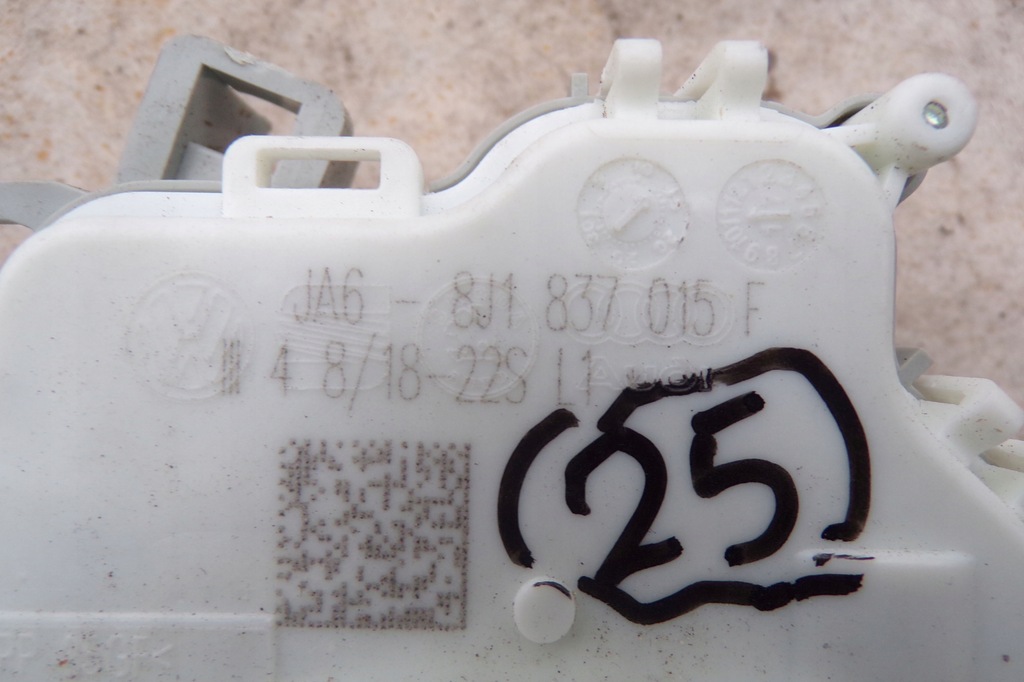 фото №5, Замок дверь левый перед 8j1837015f vw touareg iii