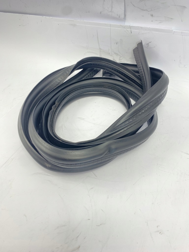 Ущільнювачі жабо комплект  2szt mercedes w124 sedan універсал купе кабріолет  124 Зі Шроту