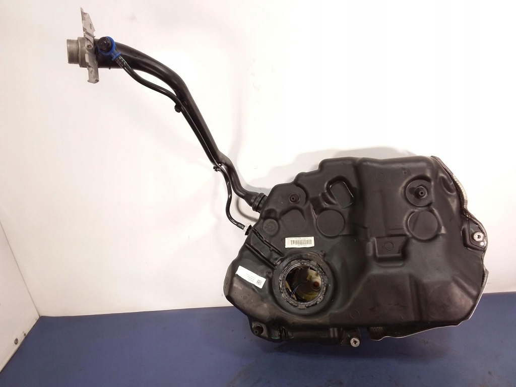 фото №1, Audi a4 b9 avant 2.0 tdi бак топлива