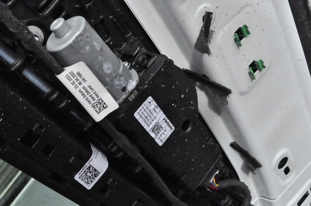 фото №8, Mercedes eqb w243 x243 2023 крыша панорама