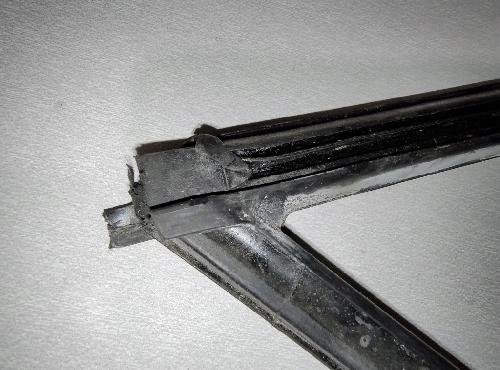 Прокладка стекло дверь левая 168 mercedes-benz оригинальный номер a1687250166 a klasa Недорого