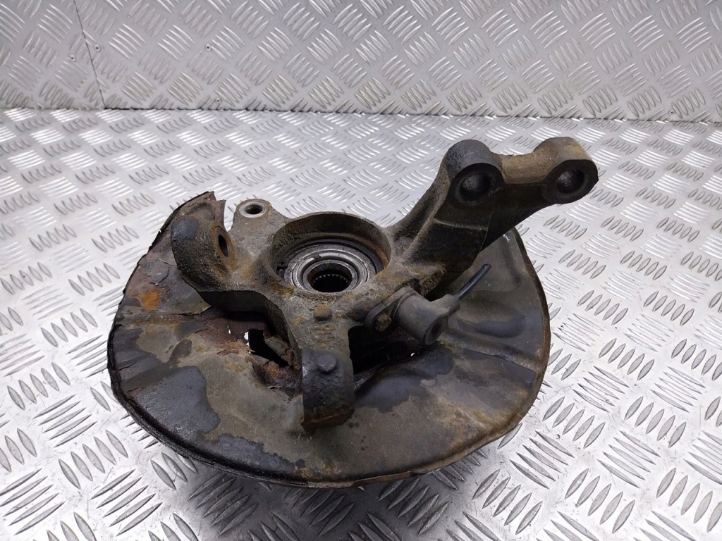 фото №1, Поворотний кулак ступиця правий перед toyota avensis t25 1.8 vvti