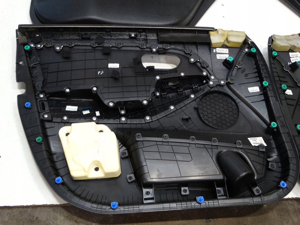 фото №6, Комплект обивка дверь kia carens iv 13-19r. europa