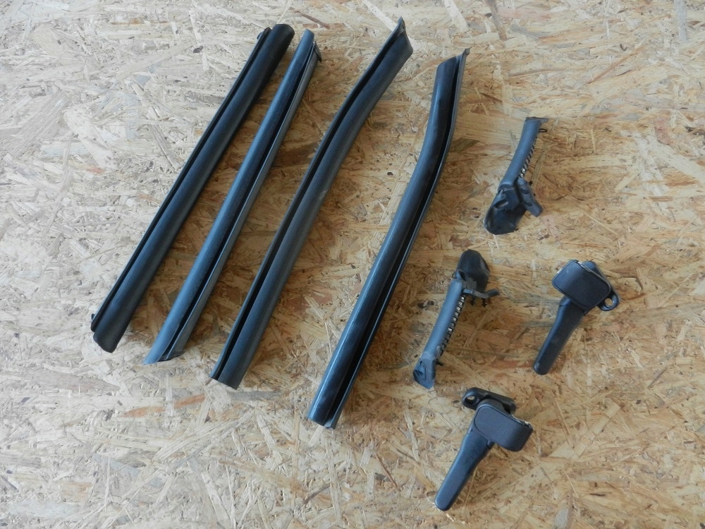 фото №1, Mustang 2014 cabrio прокладка дах кабріолет гумовий елемент