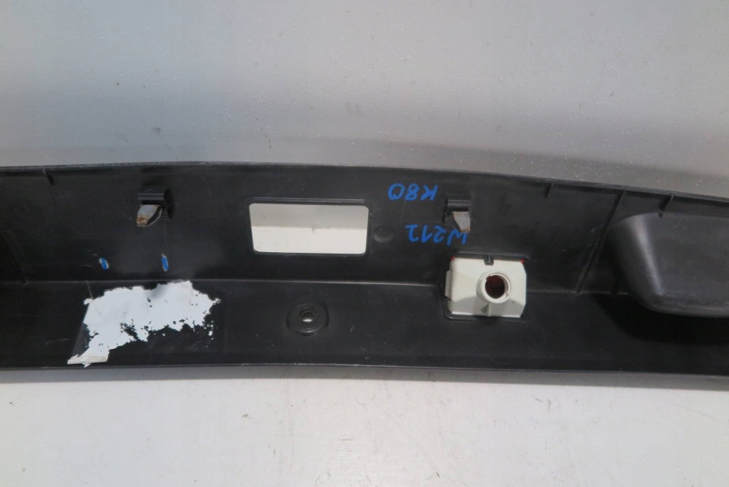 Оздоблення кришки багажника mercedes-benz e w212 a2127501293 2.99l Доставка