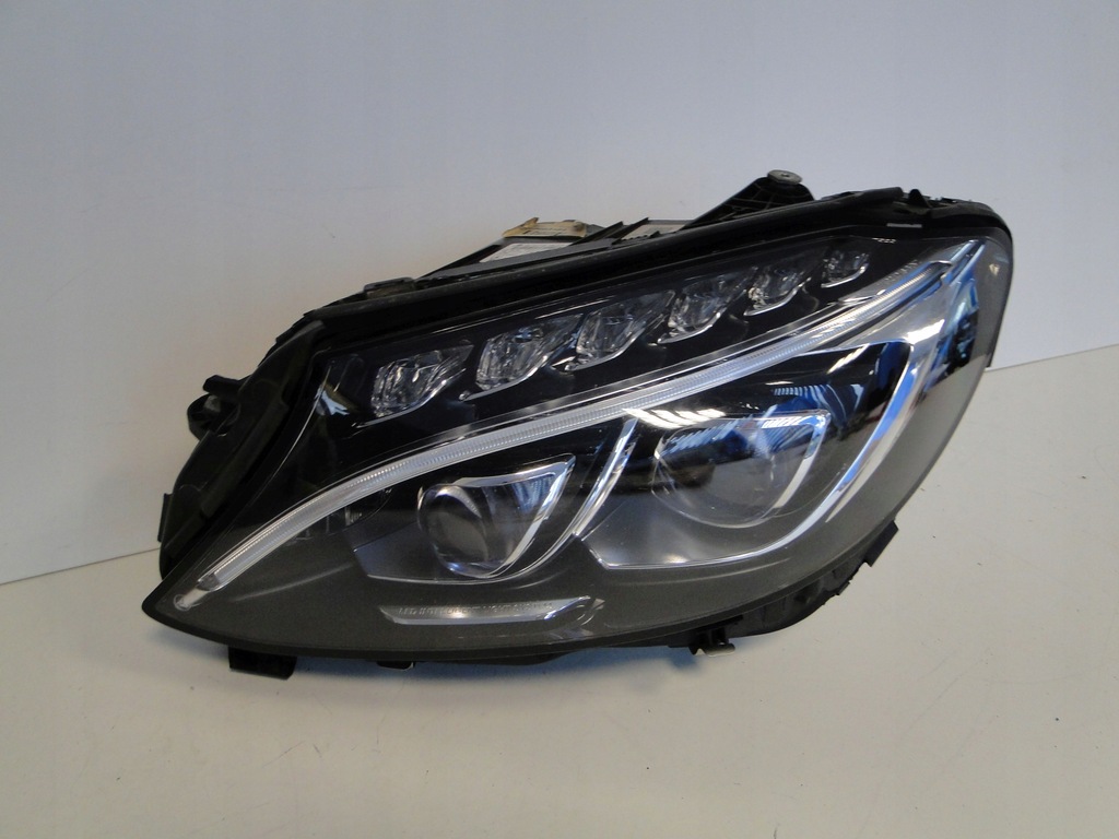 фото №10, Mercedes c klasa 205 kompletny перед капот бампер крылья лампы c63s 799