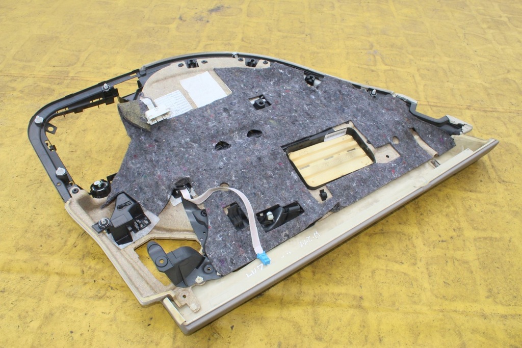 фото №7, Обшивка двері правий задня mercedes w211 nappa