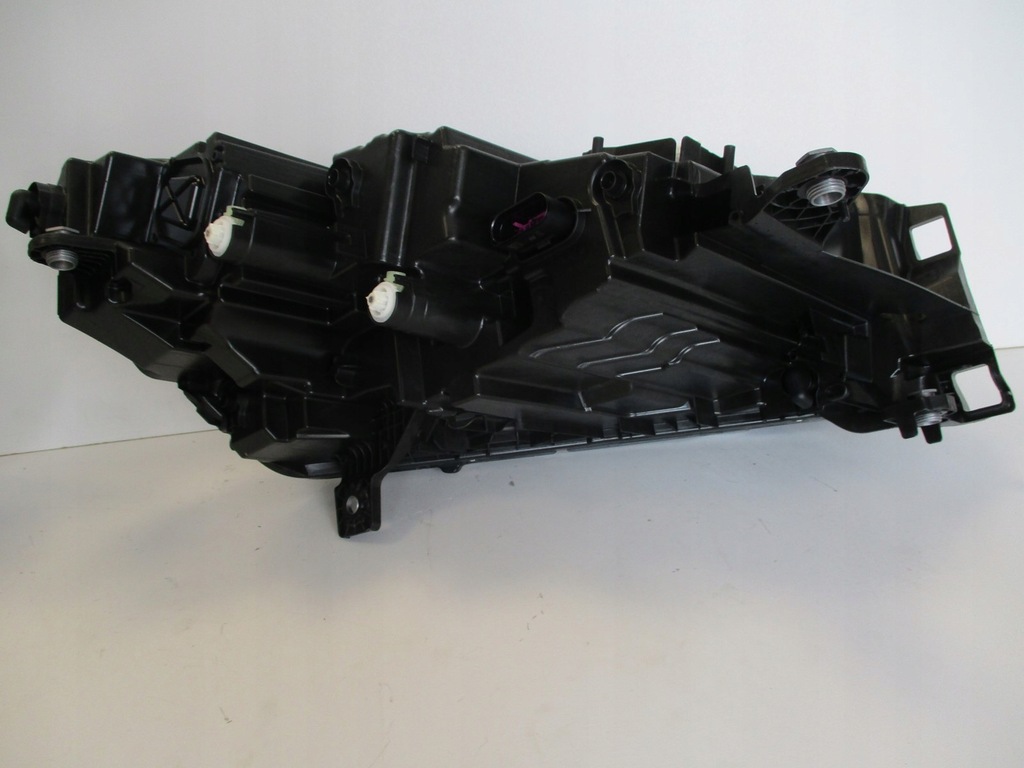 фото №12, Лампа лампы led перед skoda enyaq 5lb941018 5lb941017 nowe