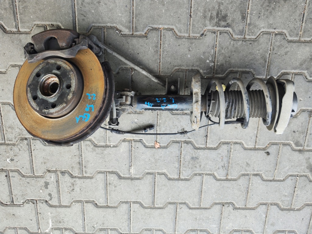 Купити Амортизаторна стійка поворотний кулак ліва mercedes w156 gla 2.2 cdi