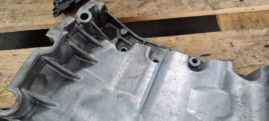 A4 b9 8w піддон оливи масляна основа 2.0 tdi 04l103601s q5 80a a5 8w Доставка