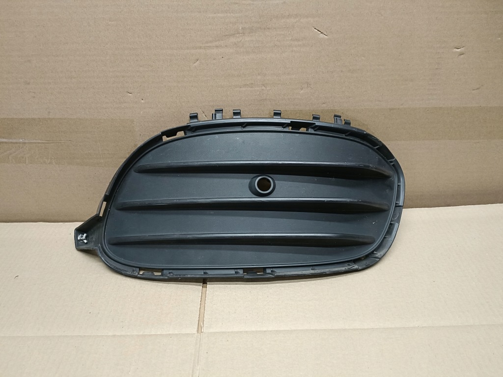 Купити Mercedes gla w156 решітка бампера правий