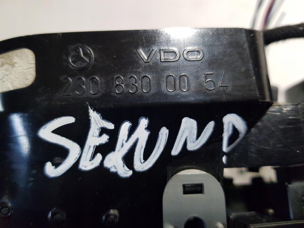 Решітка обдув середня mercedes sl r230 w230 2308300054 Ціна