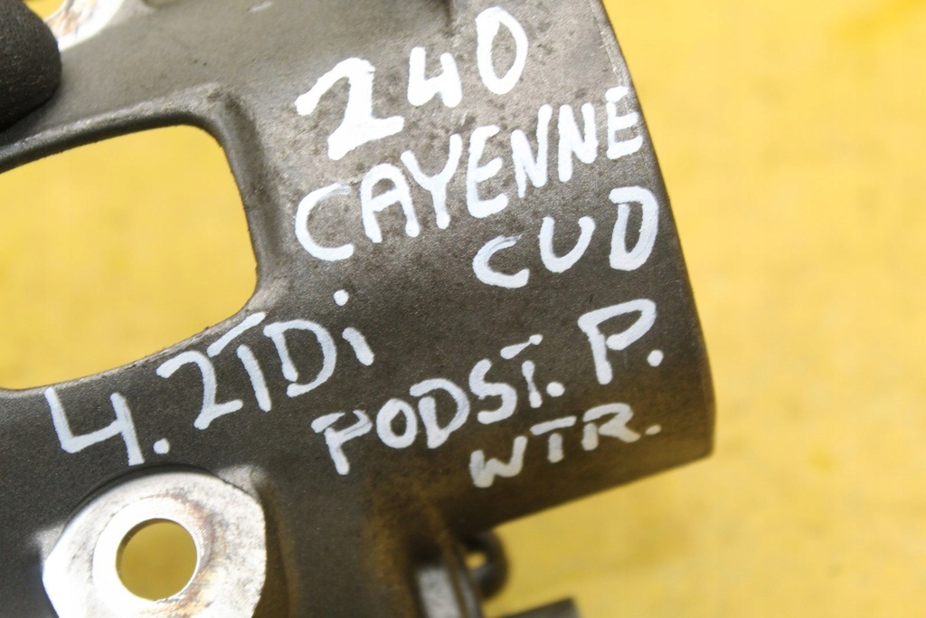 фото №8, Кронштейн насоса впрыска 057130147af cayenne 4.2tdi