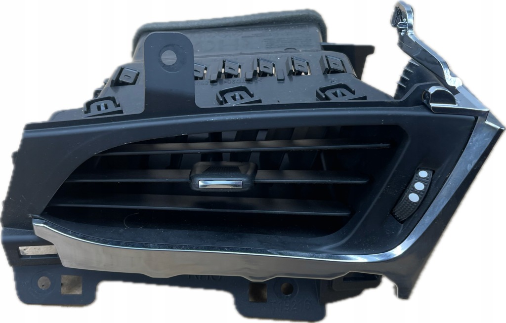 Купить P2 cadillac escalade iv 2014 - решётка обдув панели правая 22946836