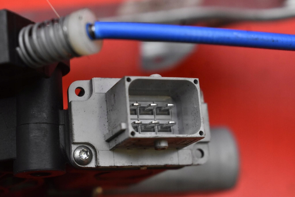 Підйомник скло правий перед eu 13447039 opel corsa e 5d hb 14-20 Недорого