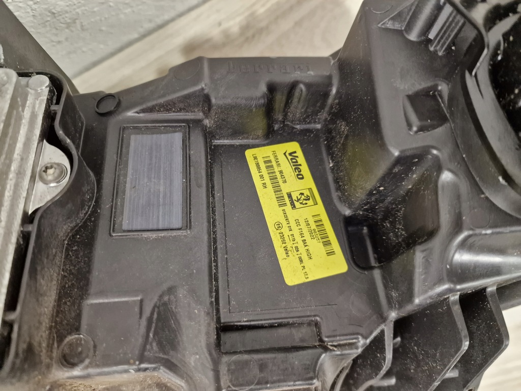 фото №12, Ferrari roma лампа права перед 904370