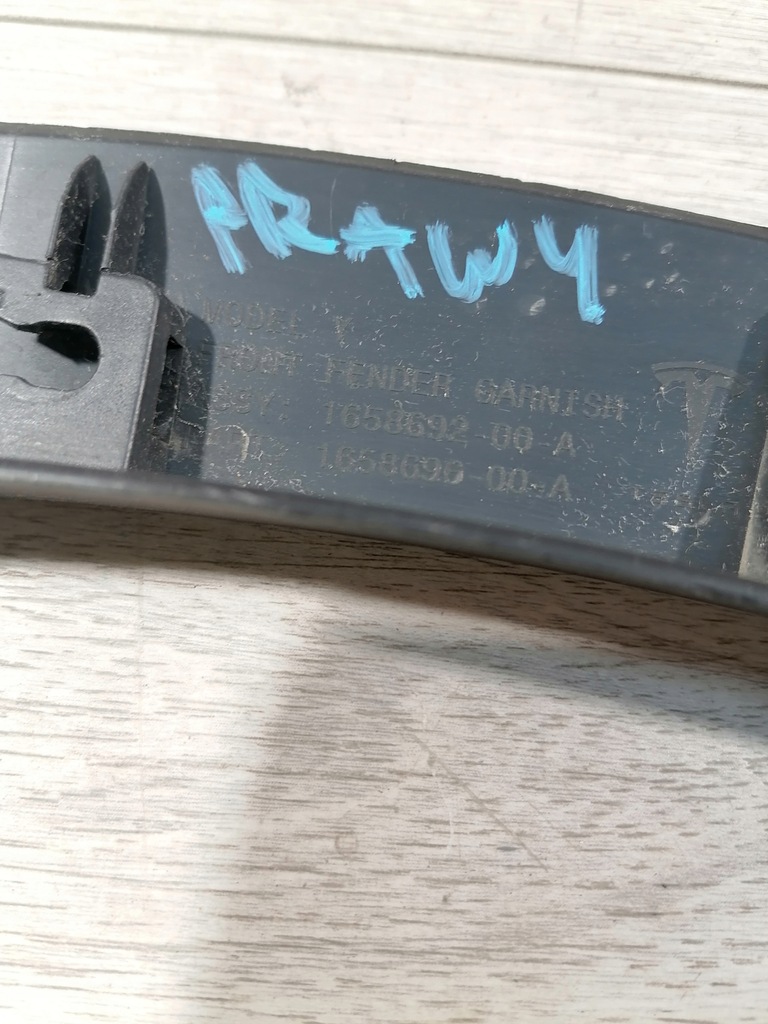 фото №8, Tesla y молдинг крыло правый перед 1658692-00-a