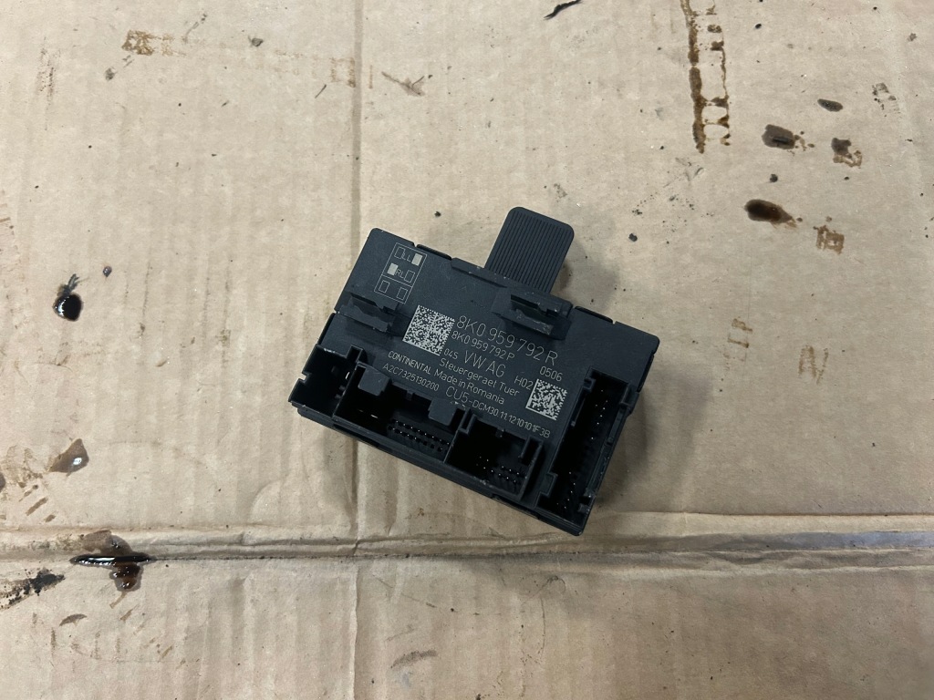 Купить A4 b8 рестайлинг  модуль дверь 8k0959792r