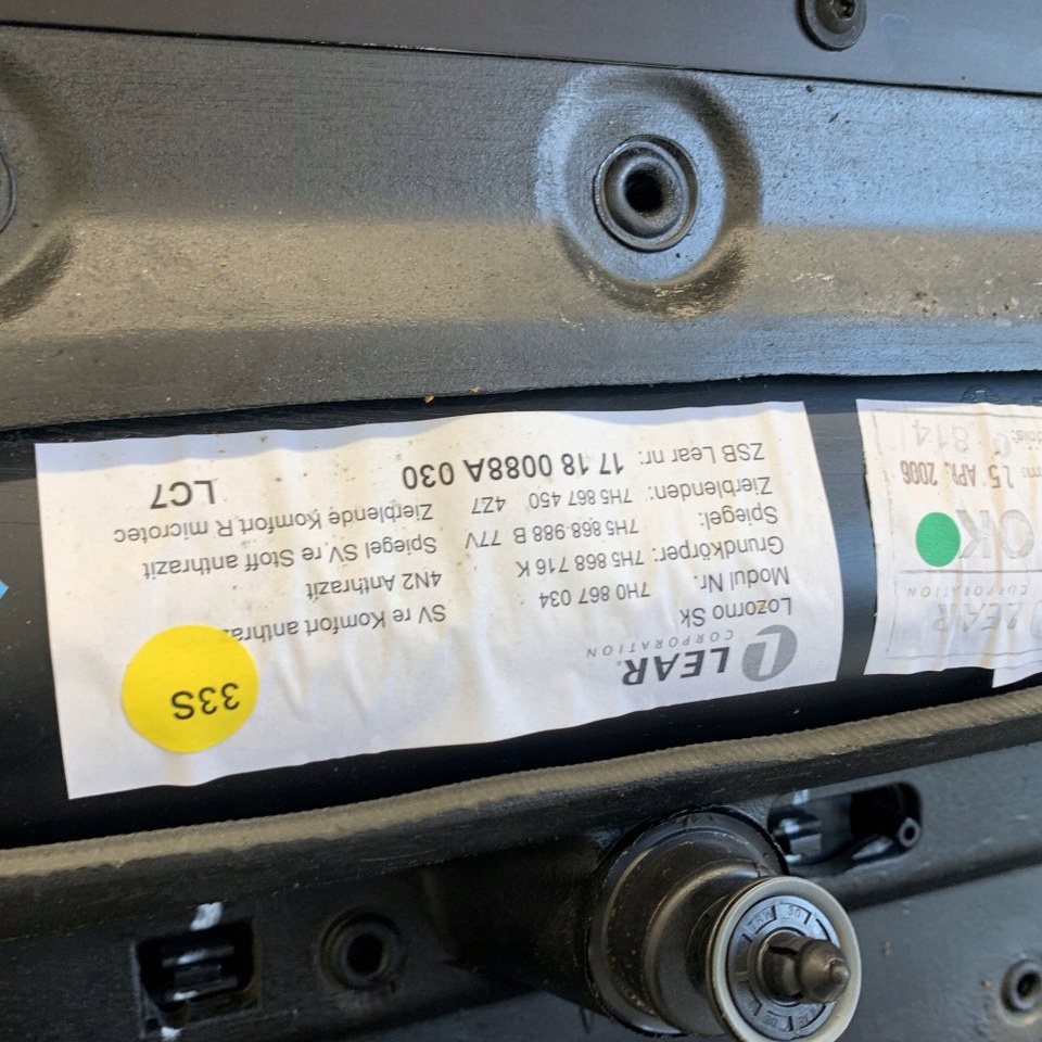 фото №12, Оббивка обшивка правий задня vw t5 7h multivan 06r