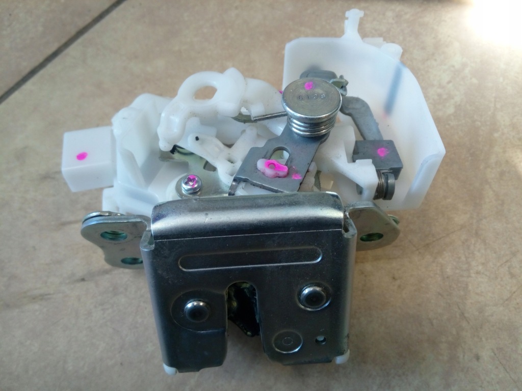 фото №1, Замок крышки багажника mitsubishi space star ii iii 5808a089 oryg.