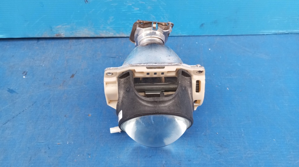 Линза фары передок  ксенон 89380611 opel corsa d с Разборки