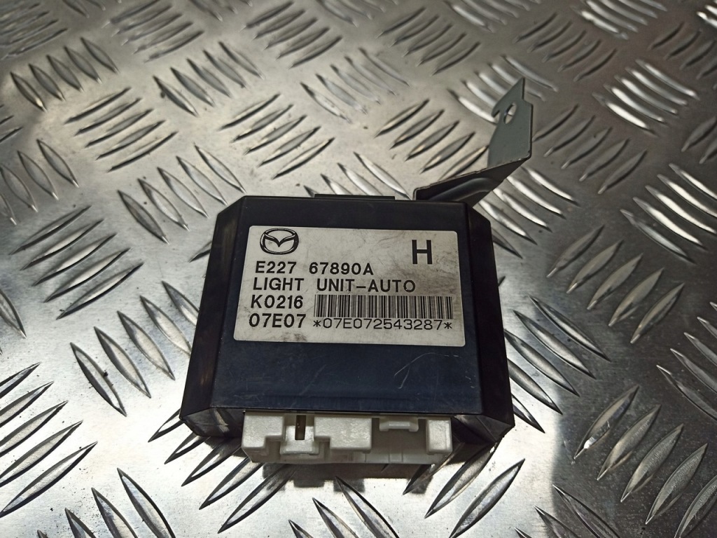 Купить Модуль света блок управления mazda оригинальный номер e22767890a