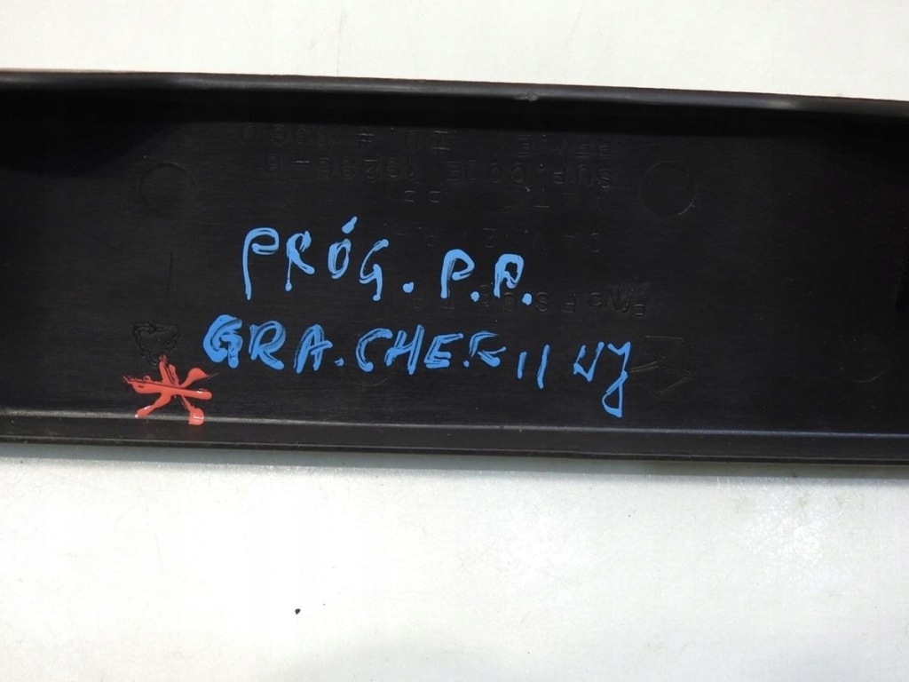 Накладка порог правый  перед grand cherokee 2 wj с Разборки