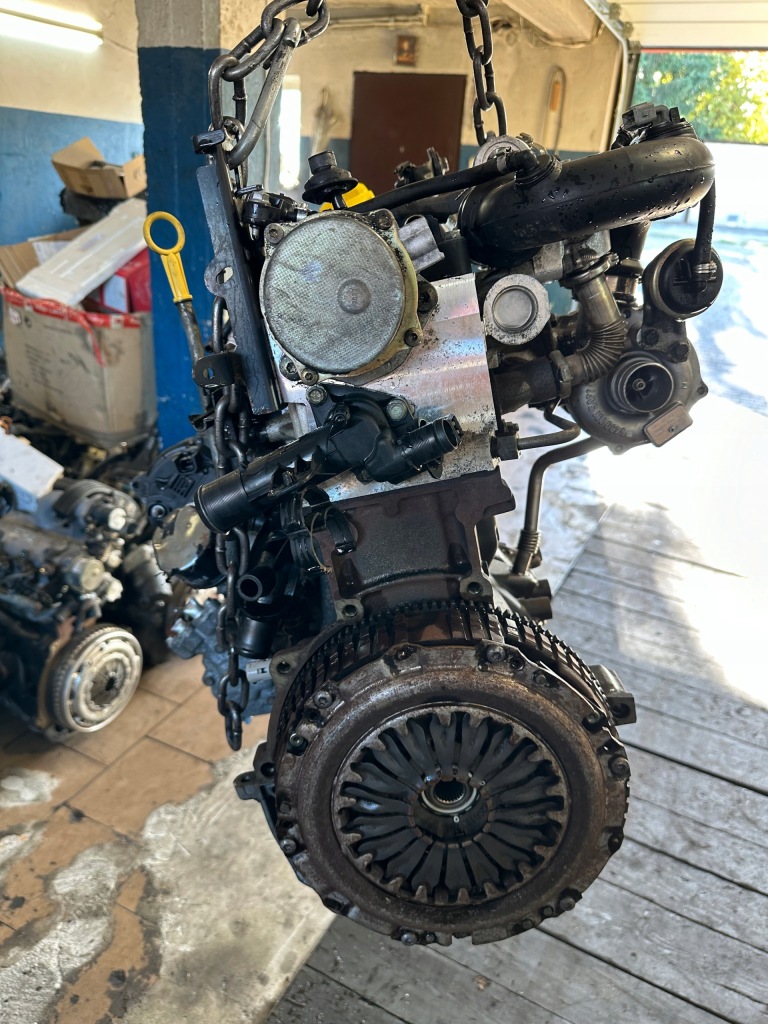 Двигатель комплектный  renault kangoo clio sceni dacia 1.5 dci 1,5 dci symbol k9k в Украине