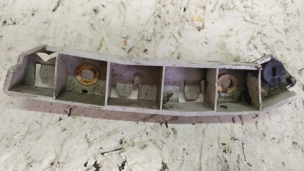 фото №1, Ford focus mk3 напрямна бампера правий перед