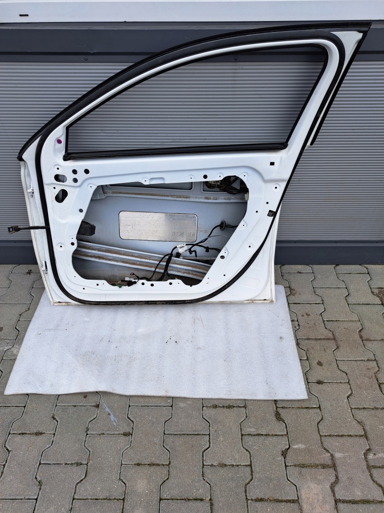Двері правий перед праве mercedes w177 a klasa 149 sedan Ціна