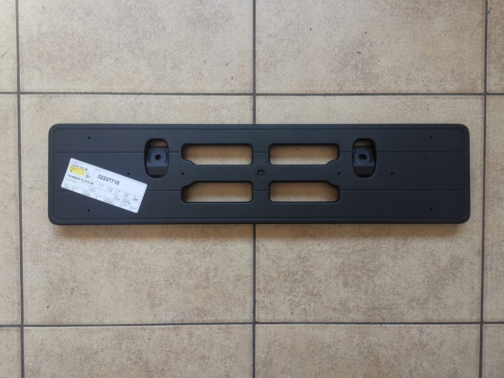 фото №1, Volvo xc60 ii рамка подкладка pod номерной знак регистрационная 32227716