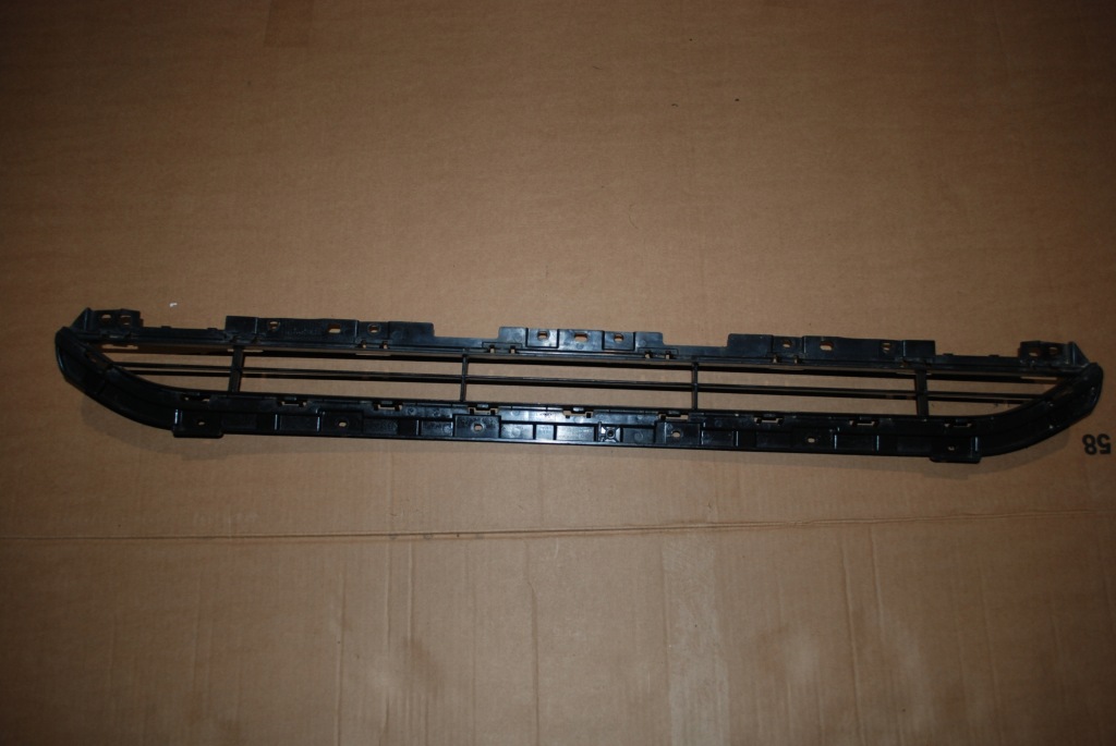 Audi q3 sq3 lift 8u0 решітка бампера перед середня 8u0807683c Недорого