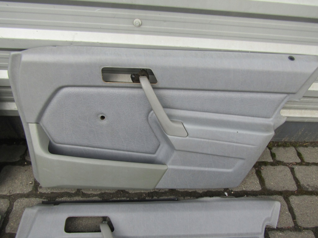 15 mercedes w201 190 серая обивка на дверь левая правое перед задний  комплект с Разборки