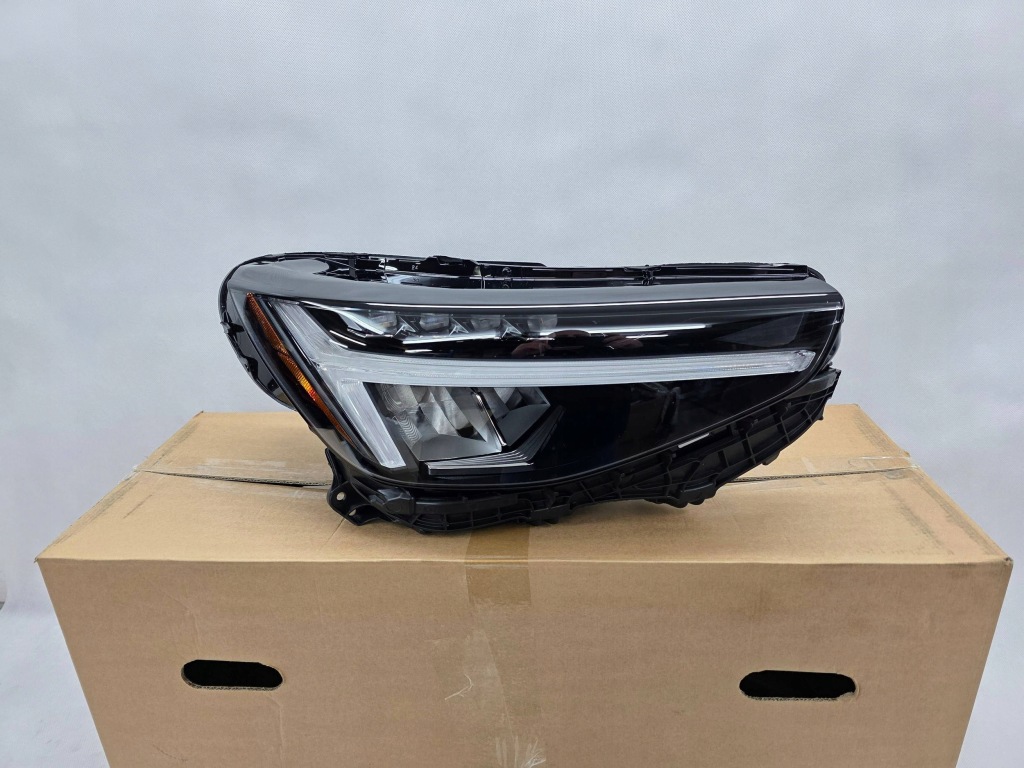 Купить Volvo xc40 рестайлинг  америка ameryka фара перед правый  full led base новая 32293768