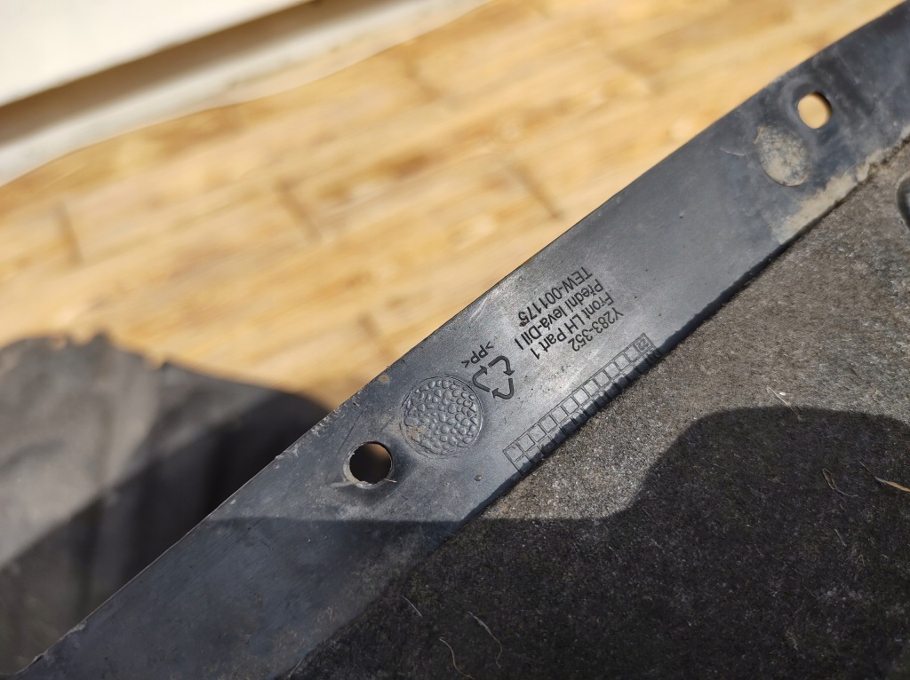 фото №13, Volvo v60 13r- подкрылок левый перед