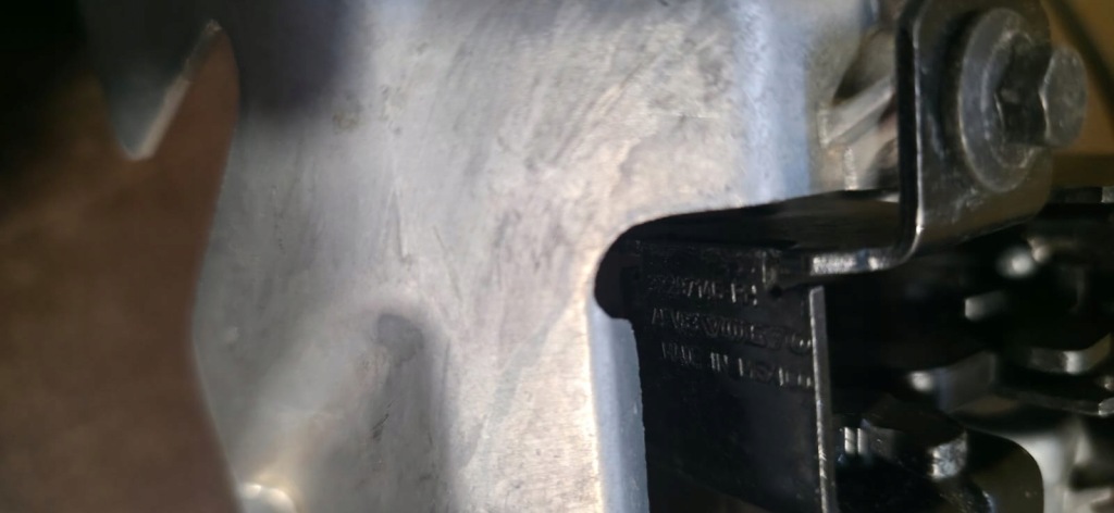 Volvo ex90 ремень передний кронштейн крыла правое + левая в Украине