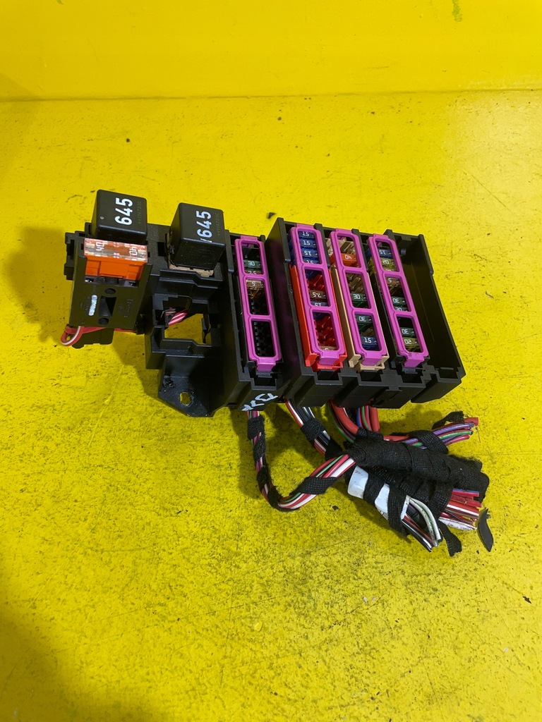 фото №1, Audi a4 b8 - коробка запобіжників