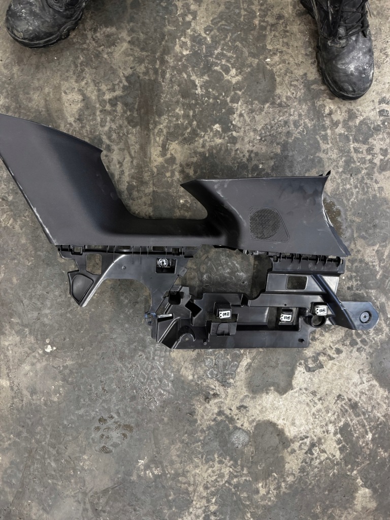 Купити 75r. обшивка захист стійка правий задній renault austral 769344929r