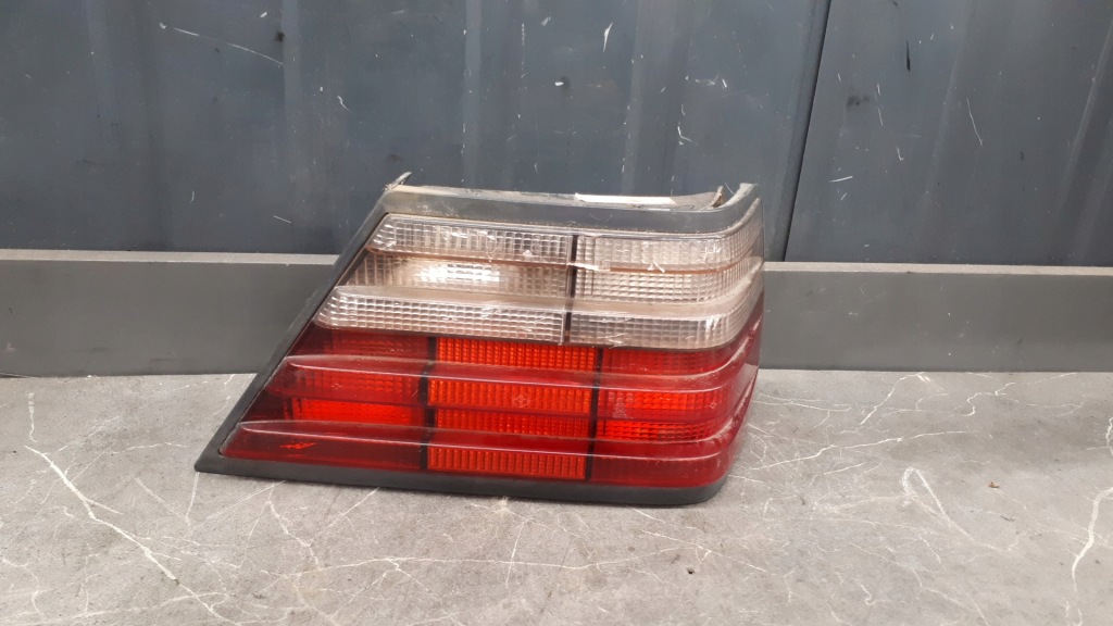 Лампа правый задний  mercedes w124 sedan Оригинал