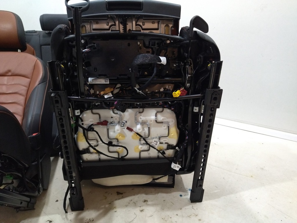 фото №12, Оббивка сидіння заднє сидіння коричнева шкіра ergo обігрів масаж vw arteon 2019+