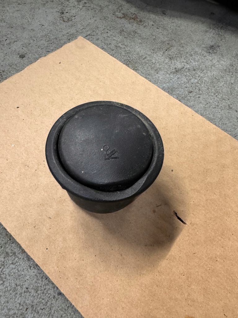 фото №1, Ford fiesta mk6 пепельница кружка 2m51-5404788a