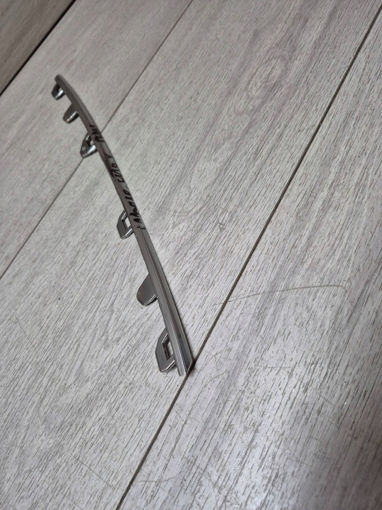 12010. clio v молдинг решітка радіатора правий перед 620742458r Ціна