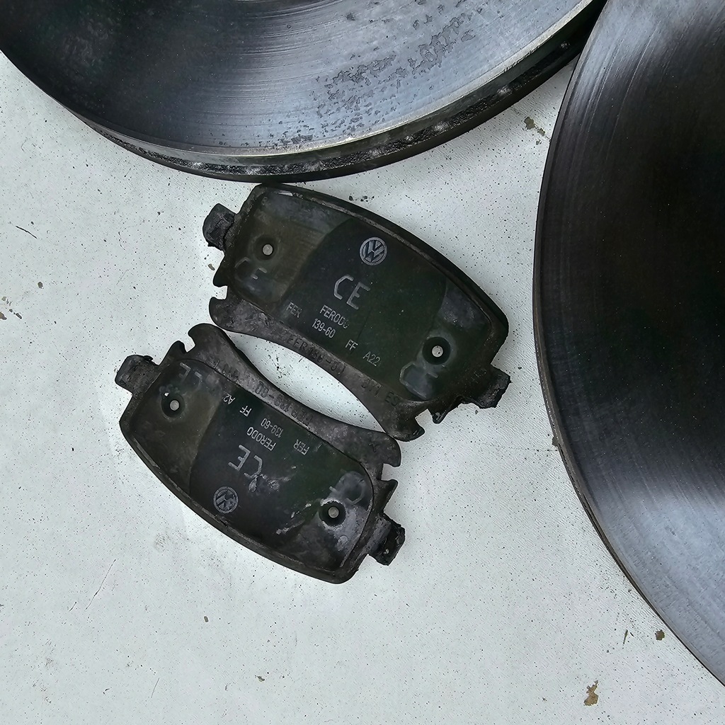 фото №12, Vw t6 диск тормозные диски тормозные колодки тормозные перед + задняя идеальное состояние комплект оригинал