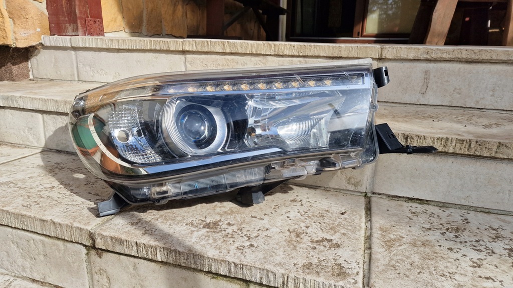 фото №1, Toyota hilux фара правий led 2016 2017 2018