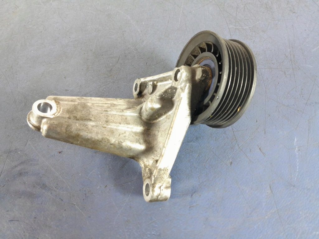 фото №1, Mercedes c43 w205 кронштейн ролик натягувача