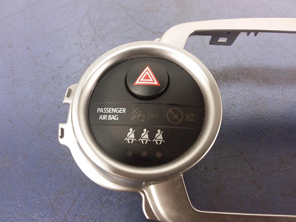 фото №4, Toyota yaris iii рамка радио 86451-0d010