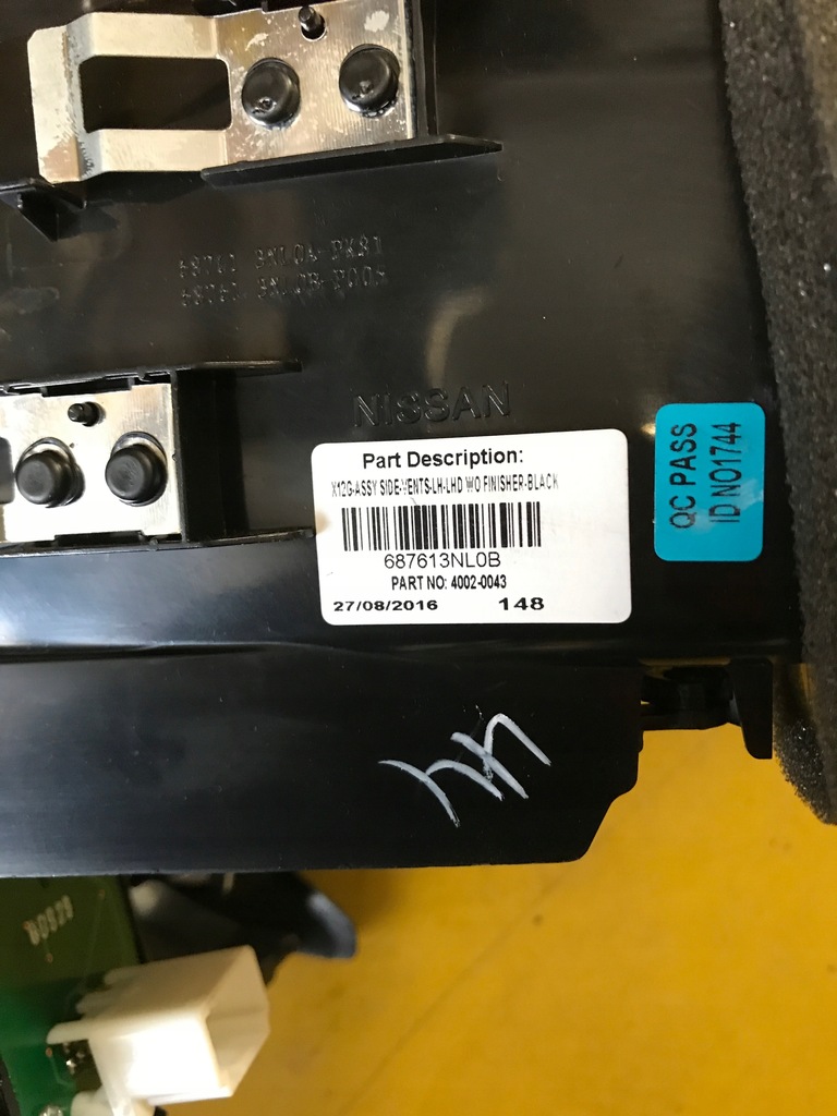 фото №8, Левая решётка обдув воздуха nissan leaf i ze0 eu