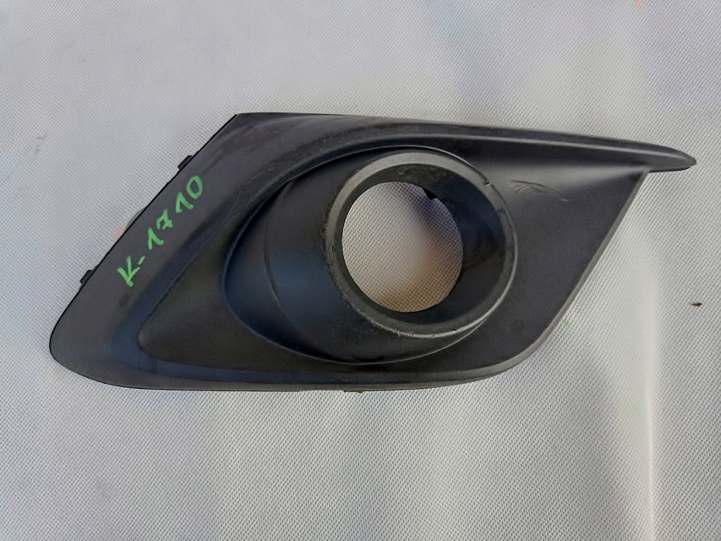 фото №1, Mazda 3 решітка бампера права перед