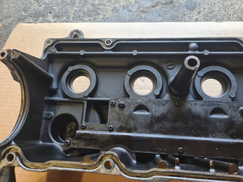 фото №5, Крышка клапанов с пробка 2.0 citd 143 km rf7j mazda 6 mazda 3 5 6 mpv ii